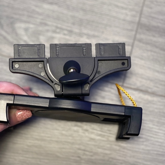 CD Slot Car Mount for iPads/Tablets/Phones - Picture 6 of 9